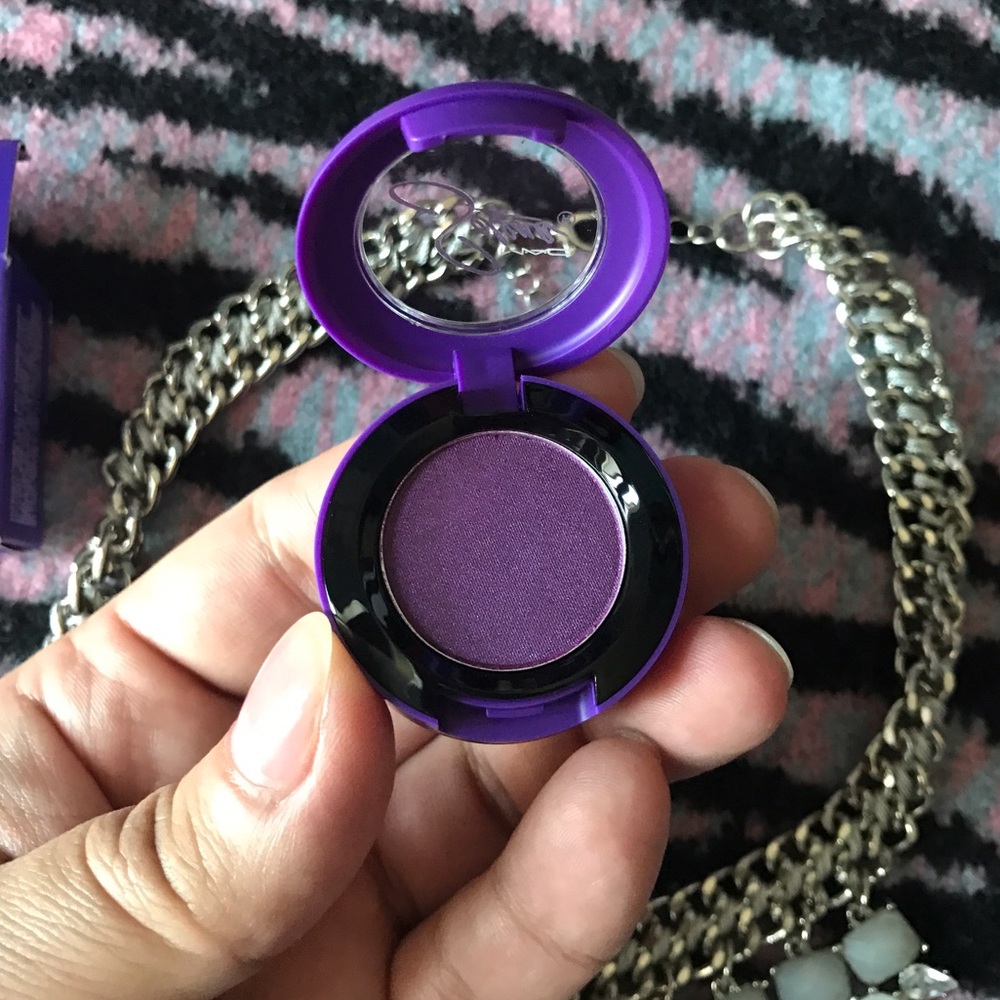 🎉HOST PICK🎉 MAC X Selena "Selena" Eyeshadow
